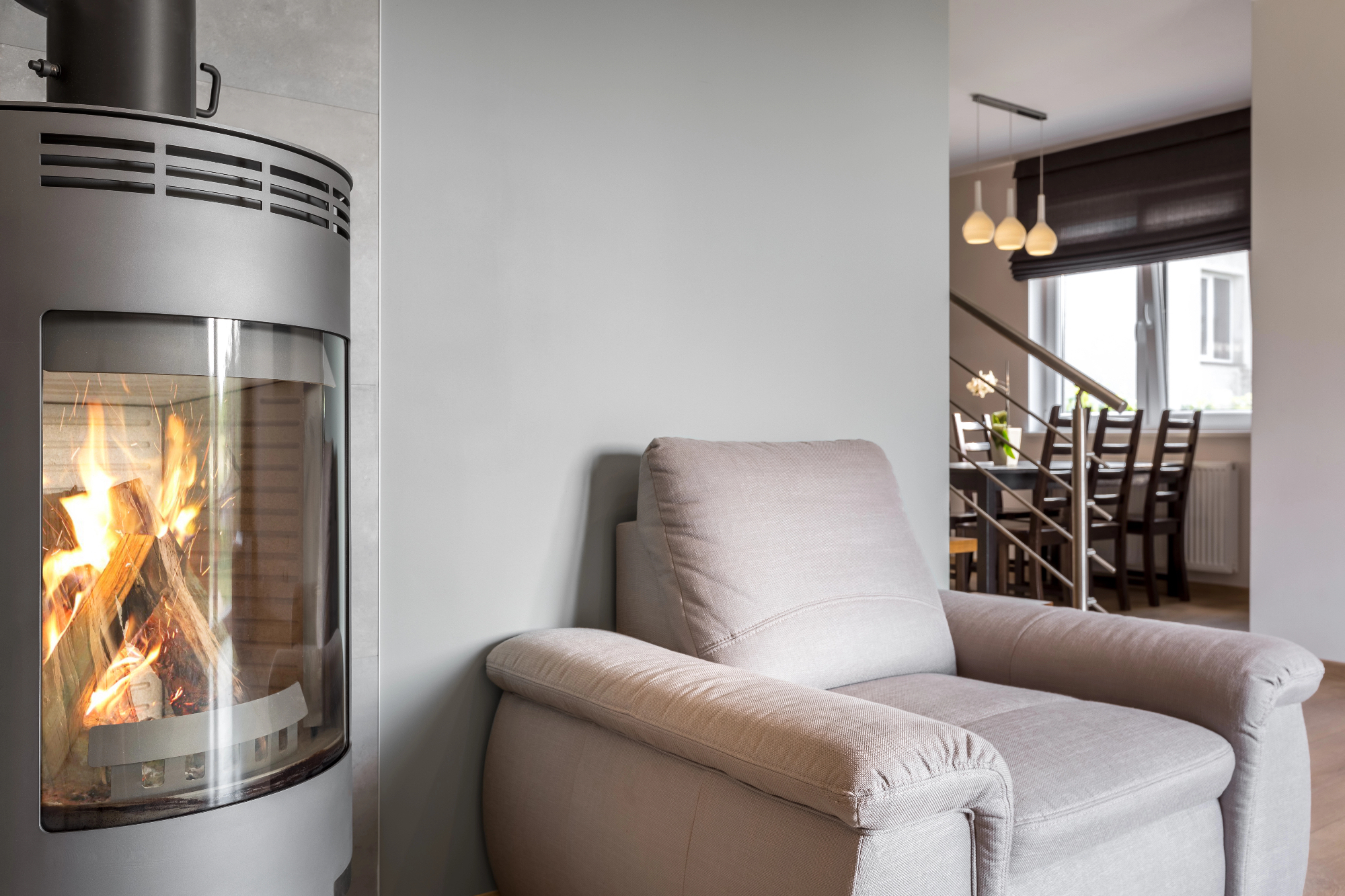 Klasični ali vgradni kamini, to je vedno dilema pri izbiri